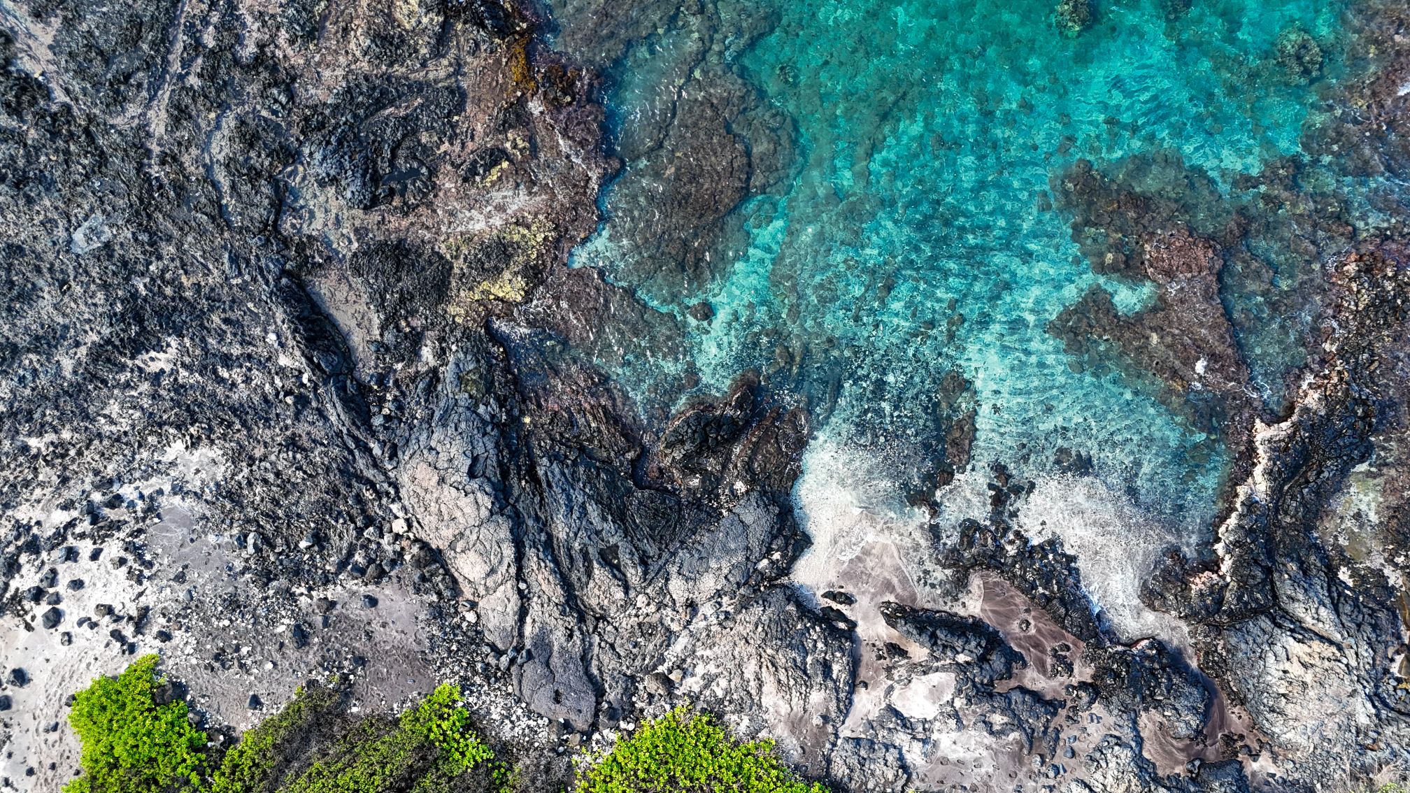 Ocean waves moving in a natural rhythm